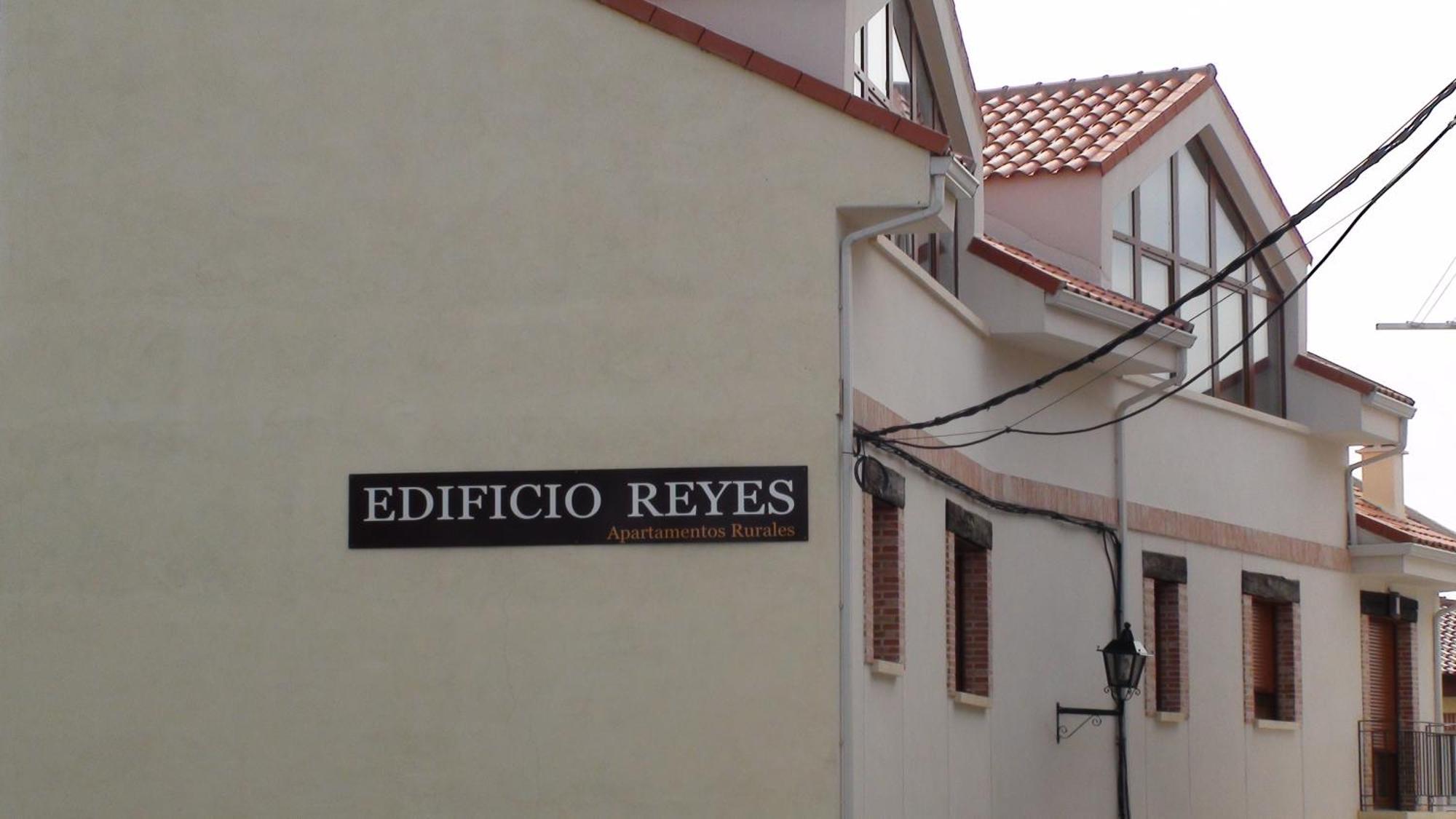Appartamento Edificio Reyes La Adrada Esterno foto